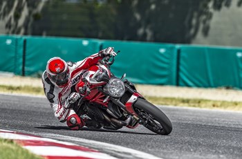 Ducati Monster 1200 R 2017 - Bild 75 Ducati Monster 1200 R 2017 - Bild 75